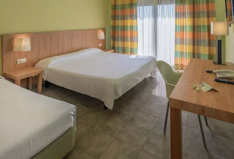 スタンダードトリプルルーム, Vilar Rural De Sant Hilari Sacalm By Serhs Hotels