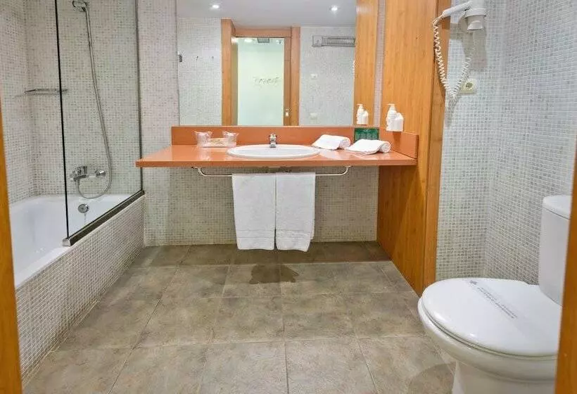 スタンダードトリプルルーム, Vilar Rural De Sant Hilari Sacalm By Serhs Hotels