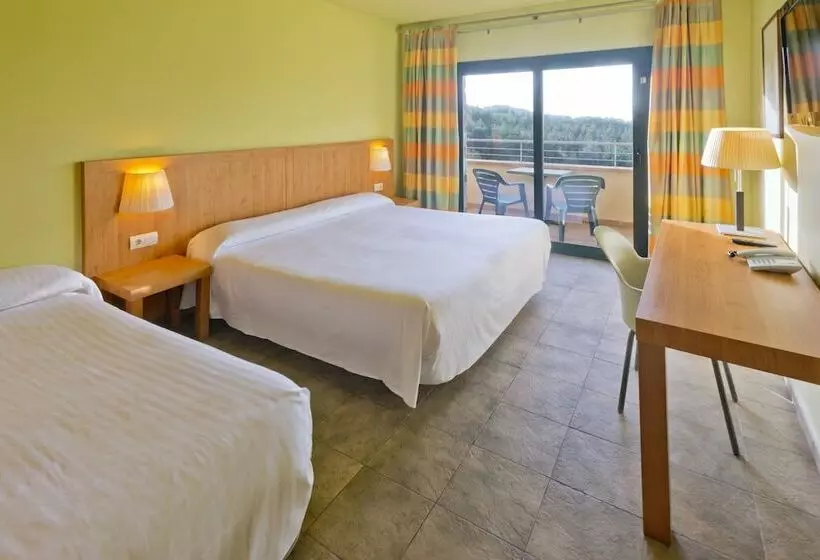 スタンダードトリプルルーム, Vilar Rural De Sant Hilari Sacalm By Serhs Hotels