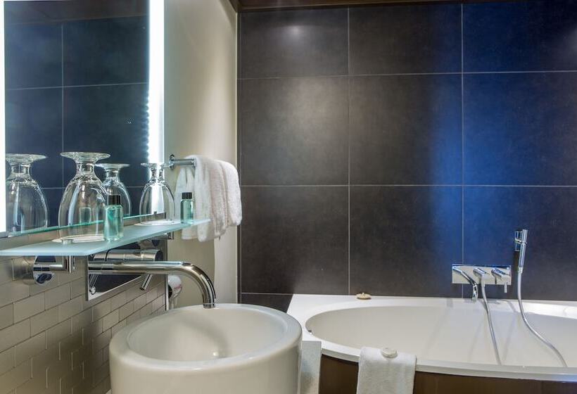 اتاق لوکس, Sainteanne