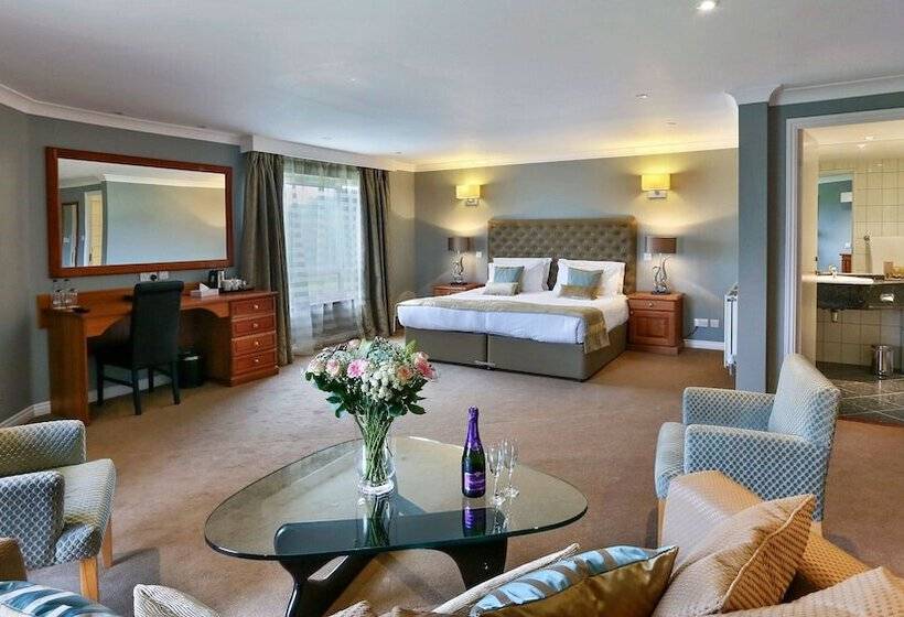 جناح جونيور, Stoke By Nayland Hotel, Golf & Spa