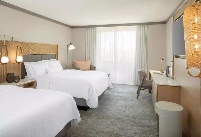 اتاق استاندارد با چشمانداز استخر, The Westin Kierland Resort & Spa