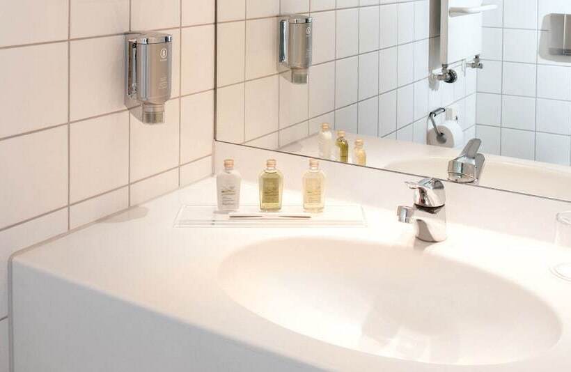 اتاق استاندارد یک نفره, Victor S Residenz Hotel Berlin Tegel