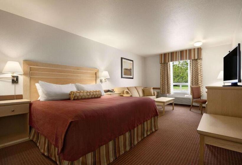 スタンダードスタジオ, Super 8 By Wyndham Dawson Creek