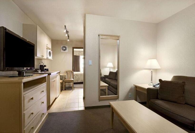 スイート, Super 8 By Wyndham Dawson Creek