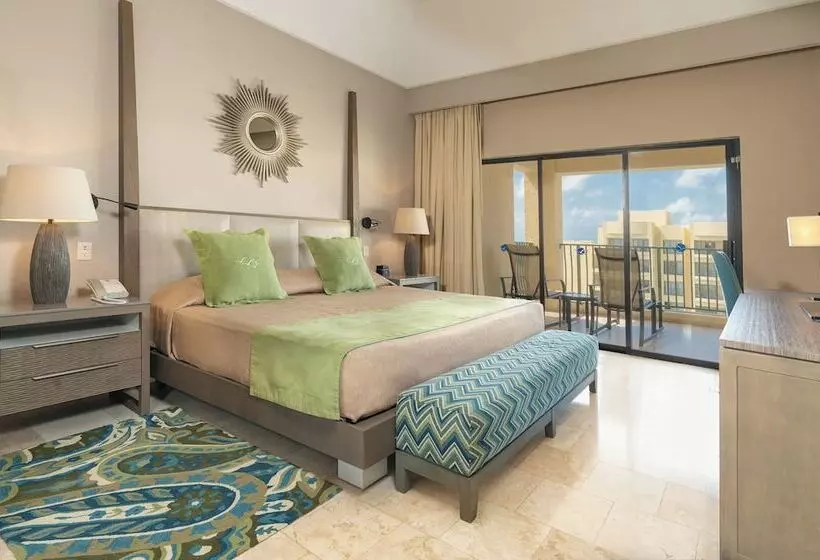 2 Bedroom Deluxe Suite