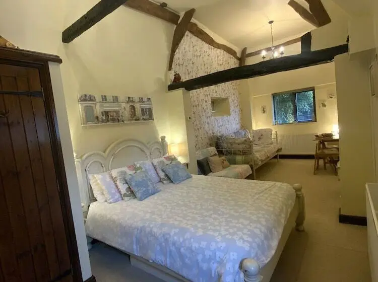 デラックスの４人部屋, Hunt House Quarters