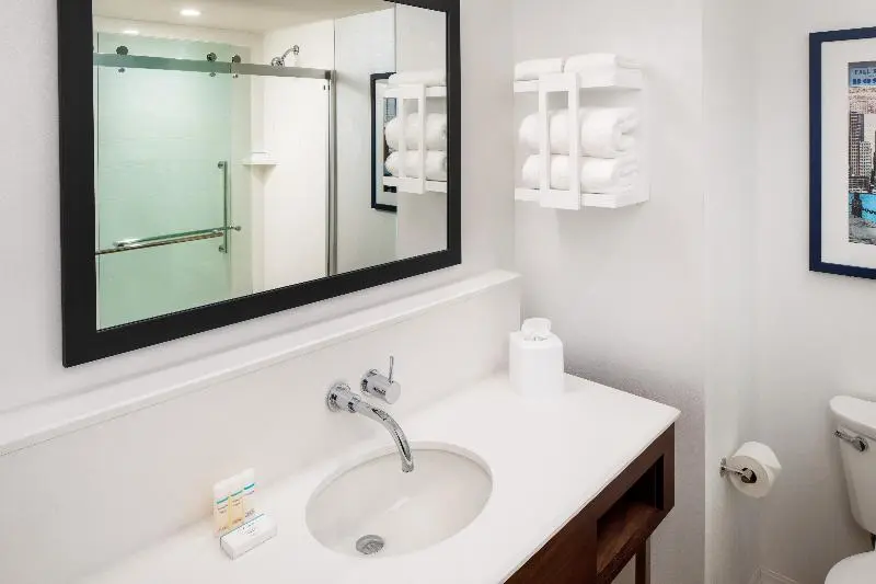 اتاق استاندارد با تخت بزرگ, Hampton Inn Boston Seaport District