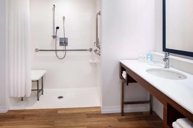 Номер Стандарт Адаптированный для Инвалидов, Hampton Inn Boston Seaport District