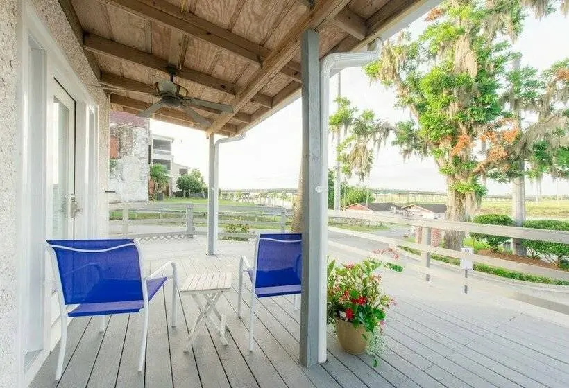デラックスルーム, Darien Dockside Inn