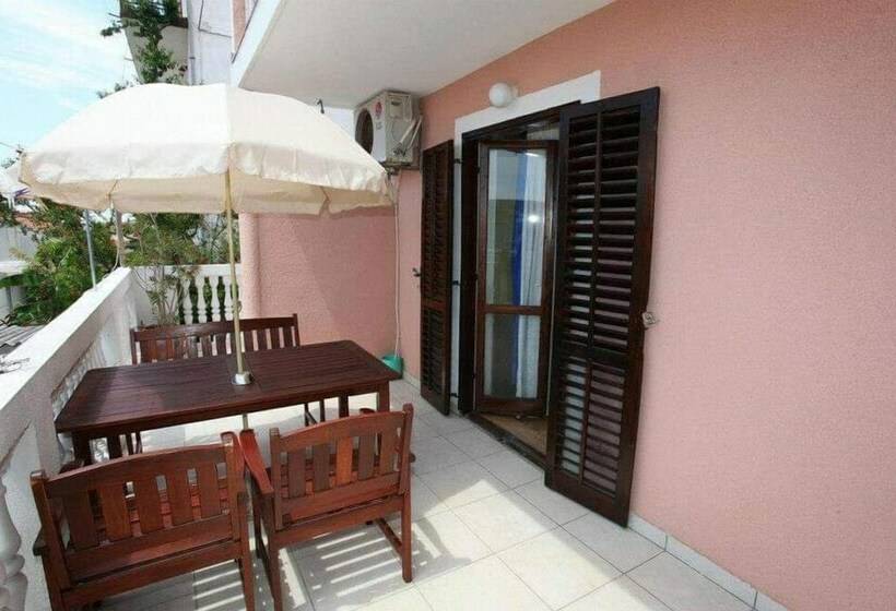 스탠다드 스튜디오, Apartments Alissa