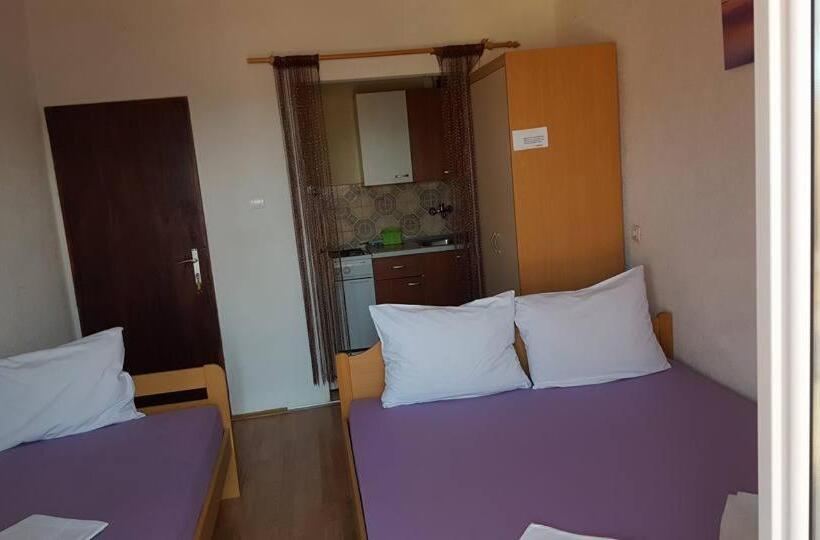 스탠다드 트리픔 룸 공동욕실, Apartments Alissa