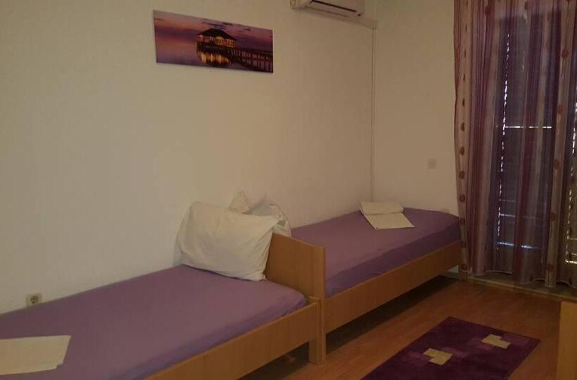 스탠다드 트리픔 룸 공동욕실, Apartments Alissa