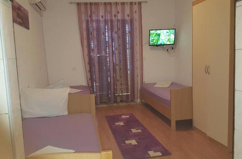 스탠다드 트리픔 룸 공동욕실, Apartments Alissa