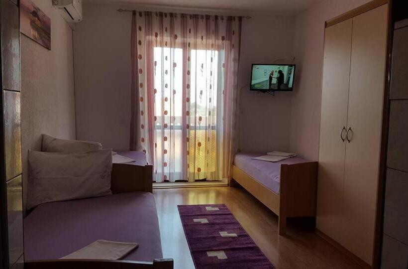 스탠다드 트리픔 룸 공동욕실, Apartments Alissa