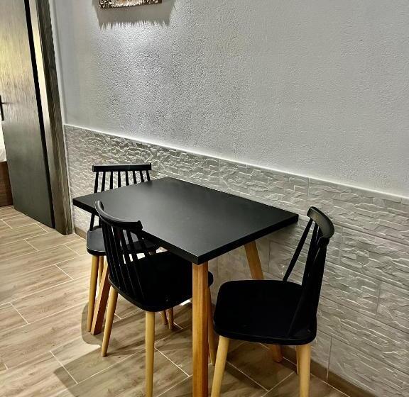 豪华三人间, Grecian Sea