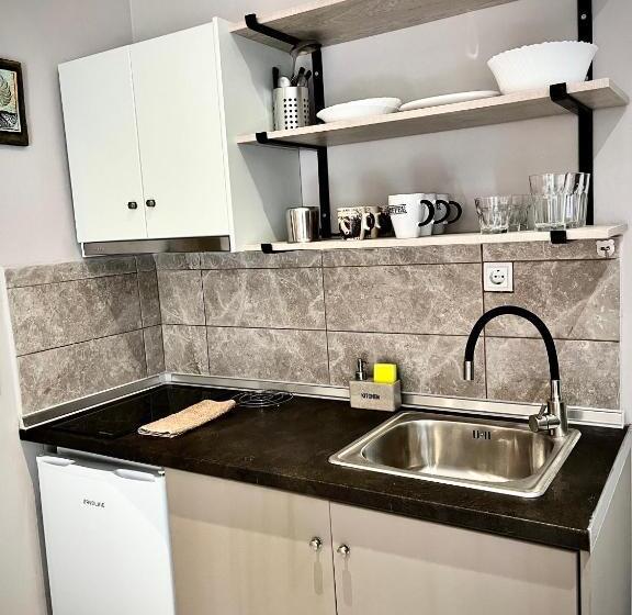 标准三人间, Grecian Sea