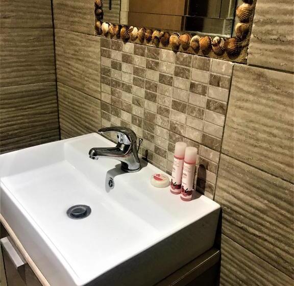 标准三人间, Grecian Sea