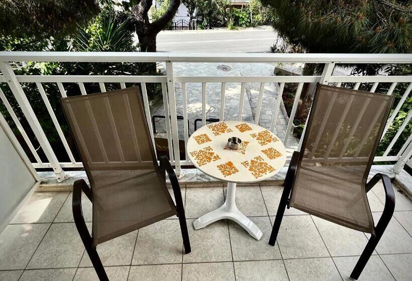 标准三人间, Grecian Sea