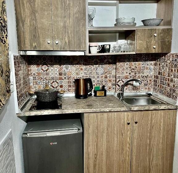 豪华三人间, Grecian Sea