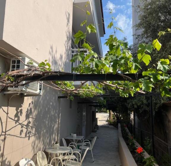 豪华三人间, Grecian Sea