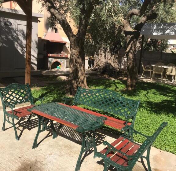 豪华三人间, Grecian Sea