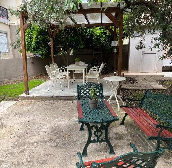 豪华三人间, Grecian Sea