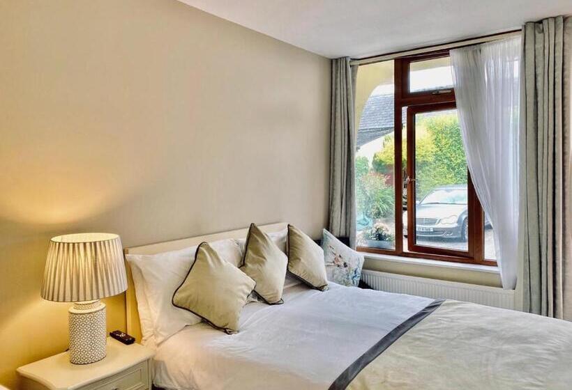 Номер Стандарт Трехместный, The Tower House B&b