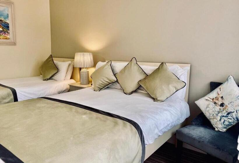 Номер Стандарт Трехместный, The Tower House B&b