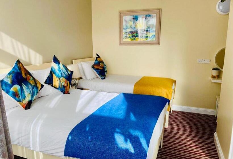 Номер Стандарт Трехместный, The Tower House B&b