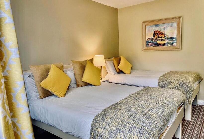 Номер Стандарт Трехместный, The Tower House B&b