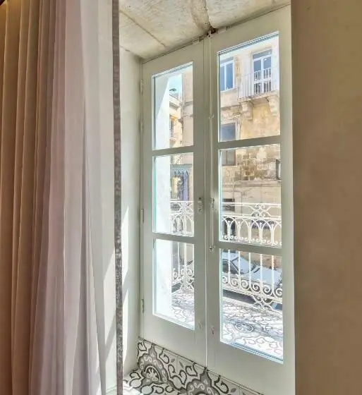 اتاق لوکس با بالکن, 23 Boutique