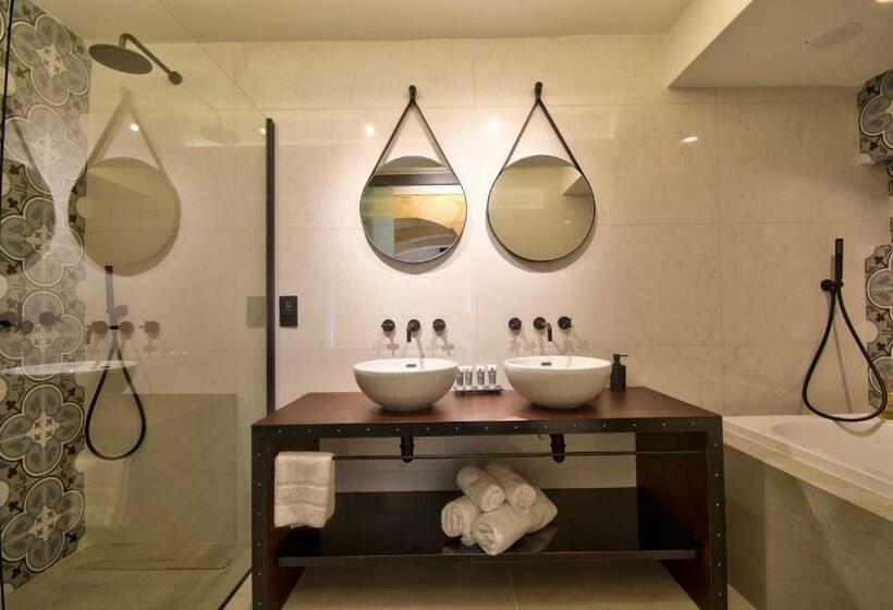 اتاق لوکس با بالکن, 23 Boutique