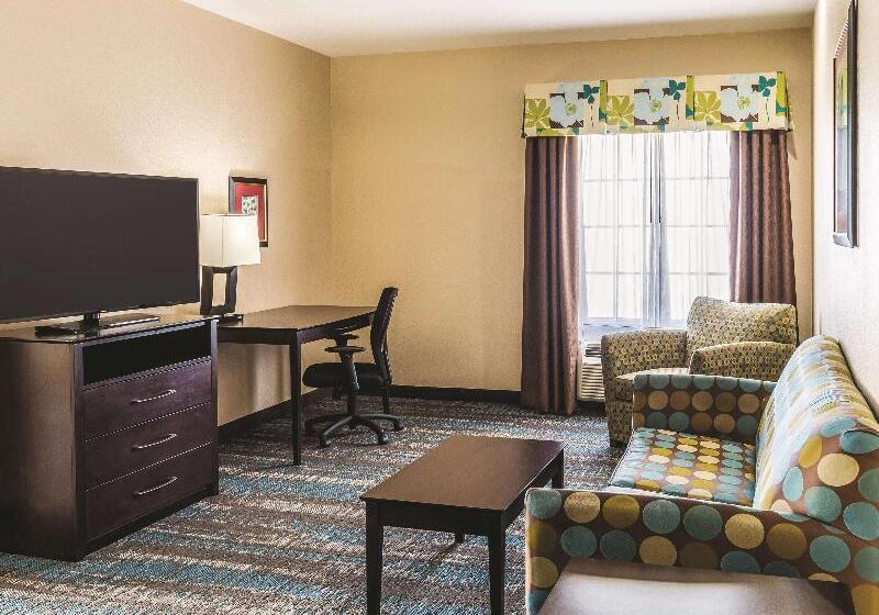 주니어 스위트, Sansal Boutique