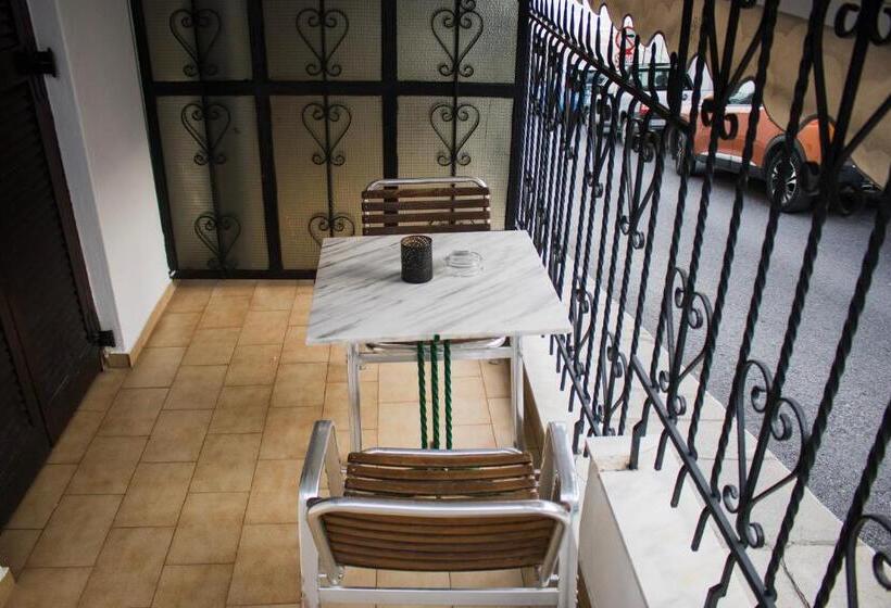 Quarto Estandar Primeiro Andar, Gyalos Beach Front