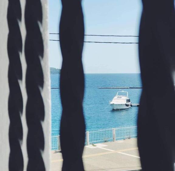 Quarto Estandar Primeiro Andar, Gyalos Beach Front