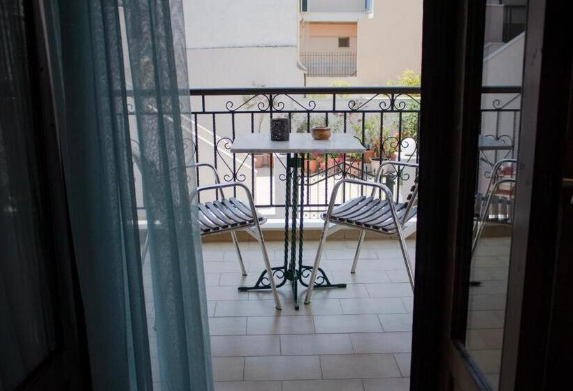 Quarto Superior Vista Mar Lateral, Gyalos Beach Front