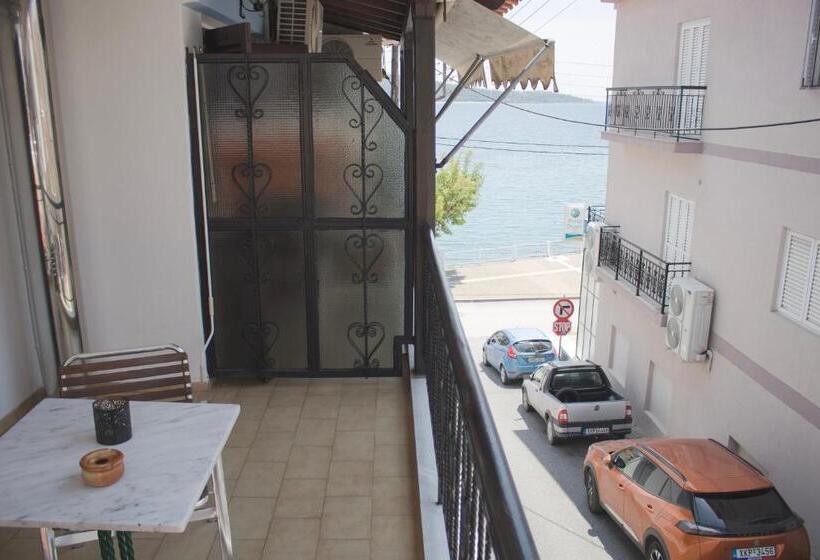 Номер Superior Боковой Вид на Море, Gyalos Beach Front