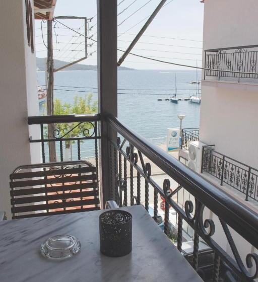 Quarto Superior Vista Mar Lateral, Gyalos Beach Front