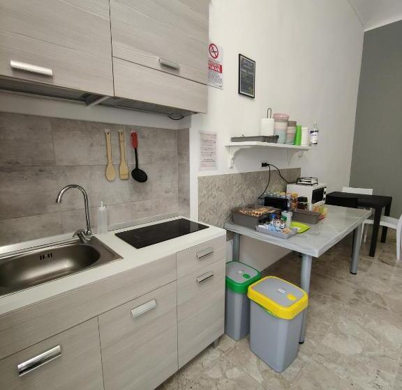 חדר סטנדרט חדר אמבטיה משותף, Hostel Turin Metro Young