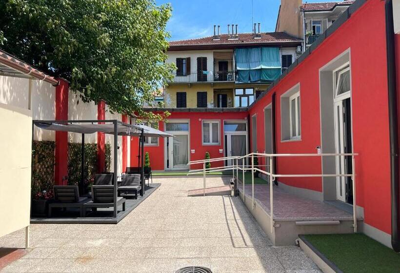 חדר סטנדרטי לארבעה עם חדר אמבטיה משותף, Hostel Turin Metro Young