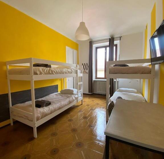 חדר סטנדרטי לארבעה עם חדר אמבטיה משותף, Hostel Turin Metro Young