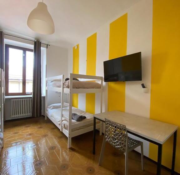 חדר סטנדרטי לארבעה עם חדר אמבטיה משותף, Hostel Turin Metro Young