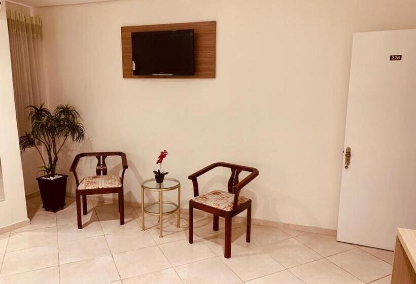 סוויטה עם ג'קוזי, Agata