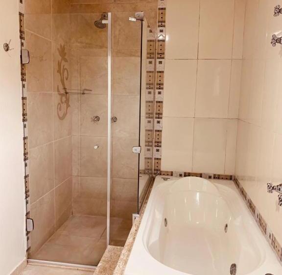 סוויטה עם ג'קוזי, Agata