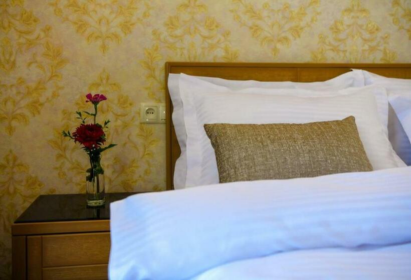 اتاق استاندارد, Late