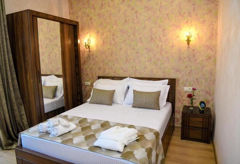 اتاق لوکس, Late