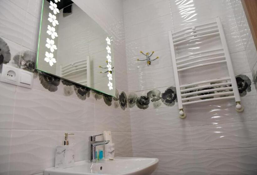 اتاق استاندارد, Late