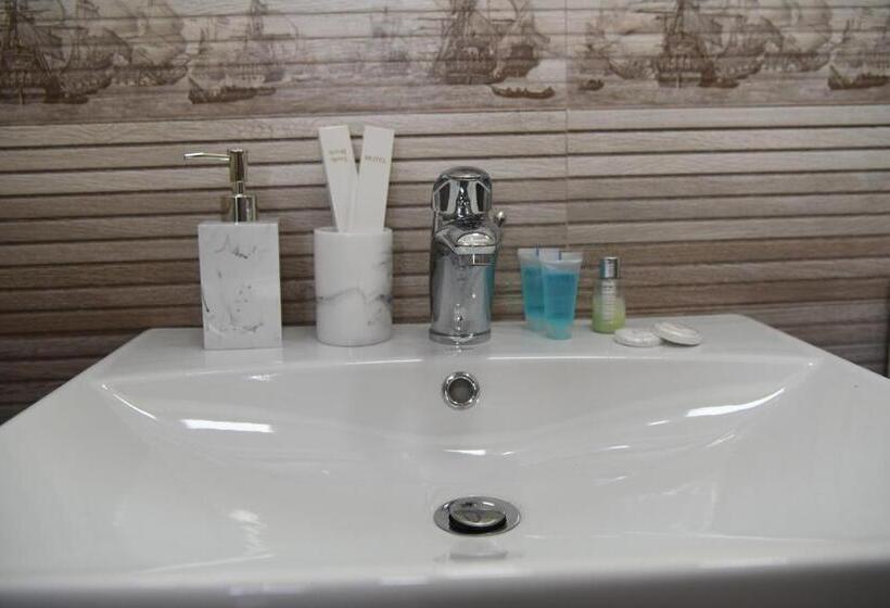 اتاق استاندارد, Late