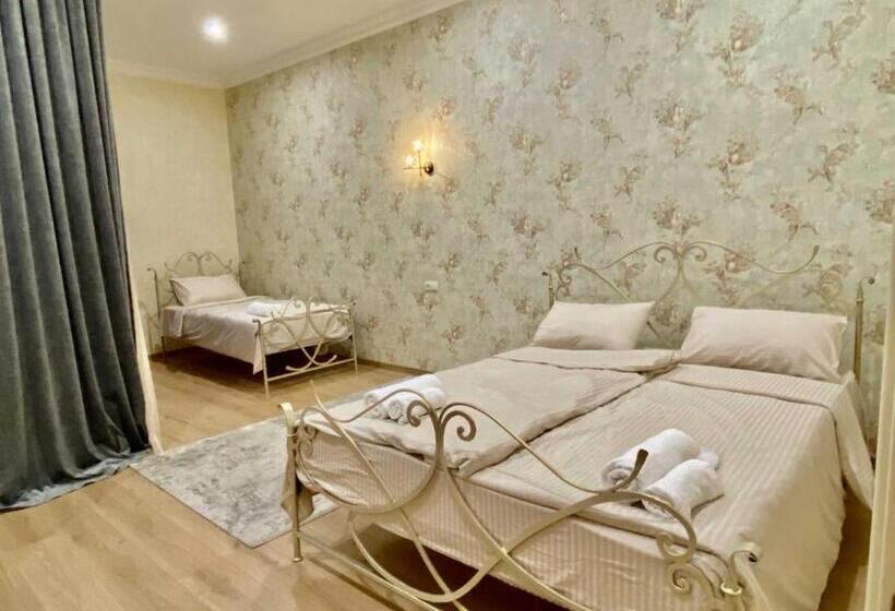 اتاق راحتی سه تخته, Late